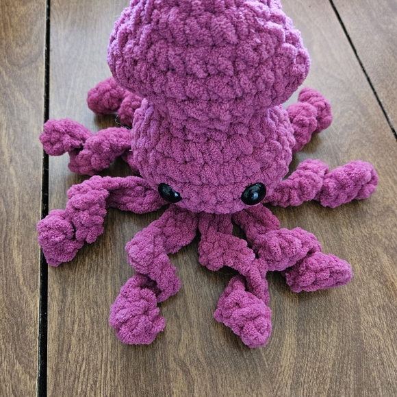 Crochet Pink Squid Amigurumi Doll - Picture 11 of 12